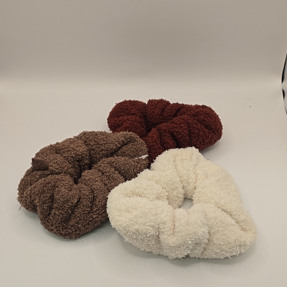 New Barefoot Dreams CozyChic® 3 Scrunchie